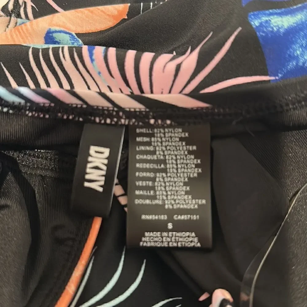 DKNY has feminine shapes in smooth, quick-drying fabric, swimsuit. Size Small - Picture 6 of 6